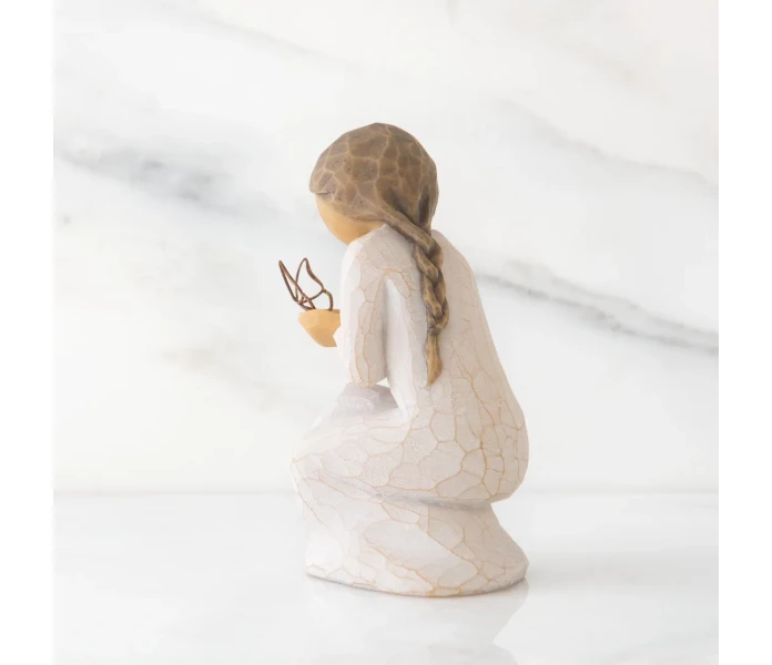 willow tree quiet wonder hahmo tytto perhonen kadessa 2 kuva