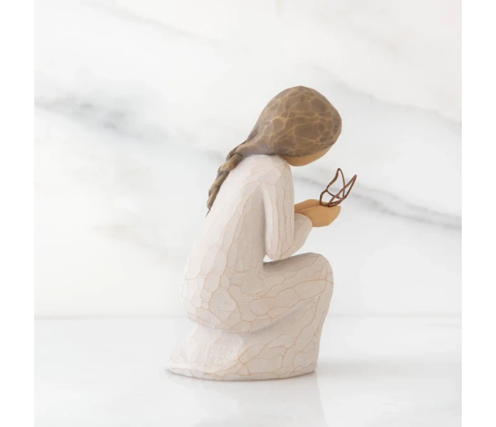 willow tree quiet wonder hahmo tytto perhonen kadessa 4 kuva