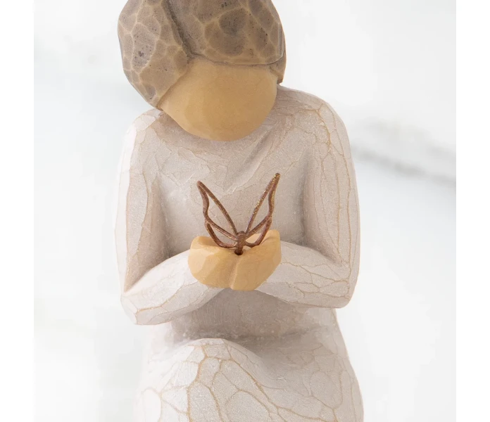 willow tree quiet wonder hahmo tytto perhonen kadessa 5 kuva